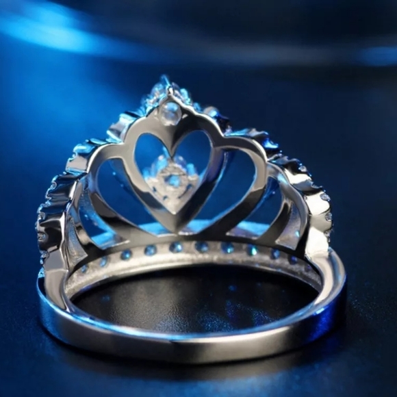 NEW Silver Diamond Crown Ring - Picture 4 of 6
